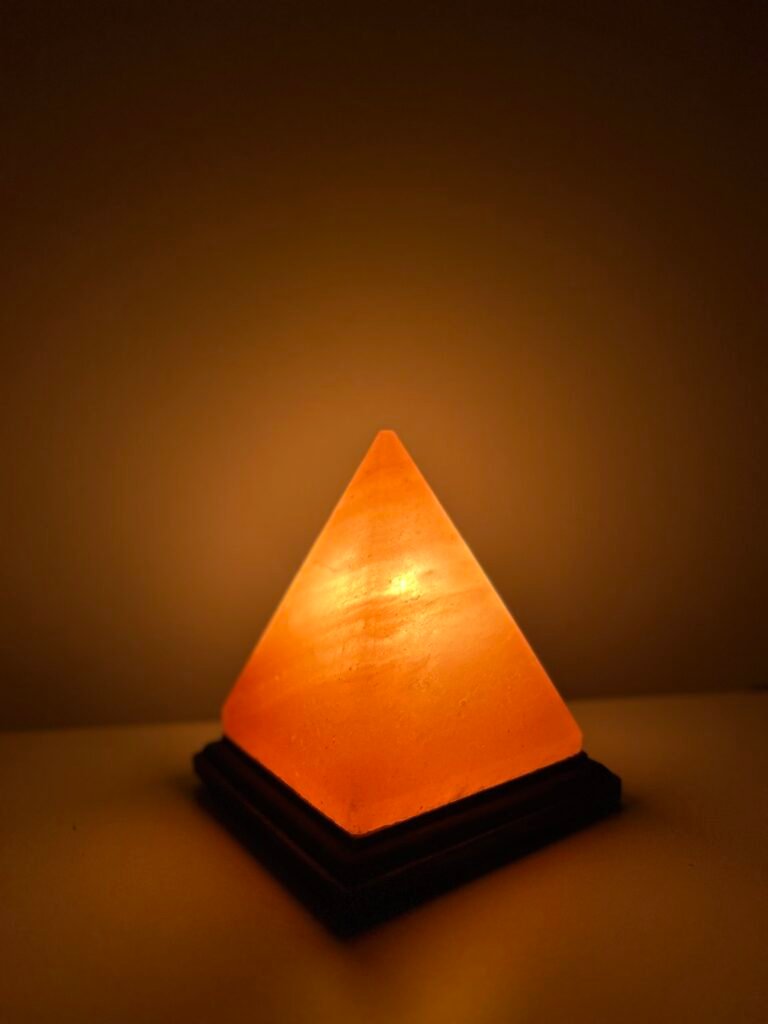 (#ITE007) Pyramid Lamp / Lámpara Pirámide